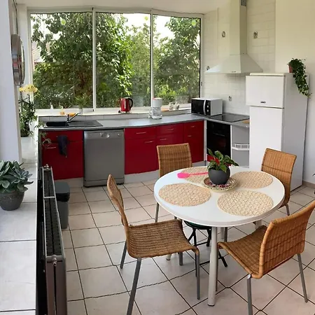 Charmante Maison Avec Cheminee, Grand Jardin Et Boxe Chevaux Dom wakacyjny