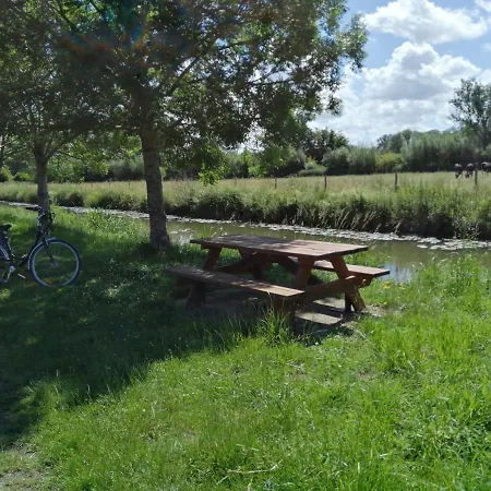 Charmante Maison Avec Cheminee, Grand Jardin Et Boxe Chevaux Dom wakacyjny *
